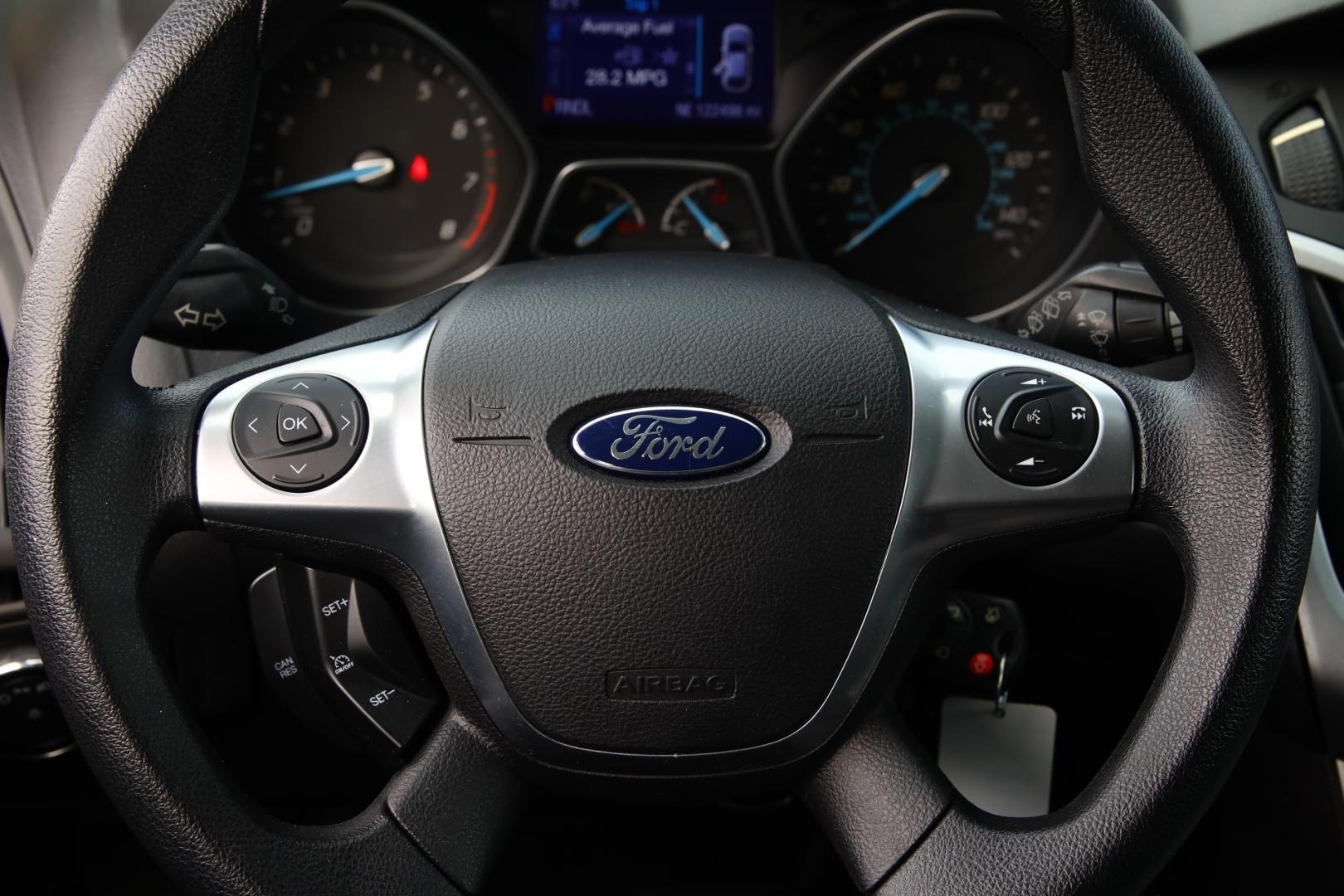 2014 BLACK FORD FOCUS SE Hatch (1FADP3K23EL) with an 2.0L L4 DOHC 16V engine, 5-SPEED MANUAL OR 6-SPEED AUTOMATIC transmission, located at 420 E. Kingsbury St., Seguin, TX, 78155, (830) 401-0495, 29.581060, -97.961647 - Photo#13